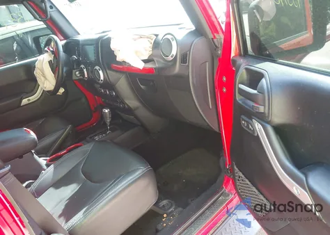 2016 Jeep Wrangler Unlimited Sahara z USA, uszkodzony, nr VIN 1C4BJWEG8GL323428